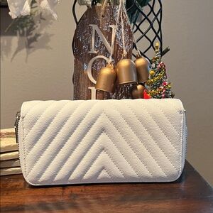 Brentano Quilted Zipper Wallet/Hand Clutch.